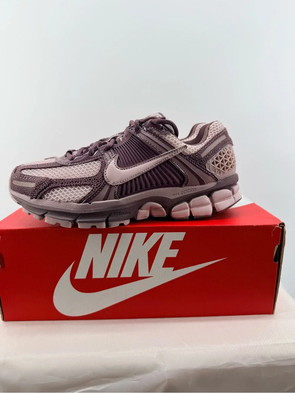 Nike Zoom Vomero 5 Tattoo Partical Rose Size 6.5W